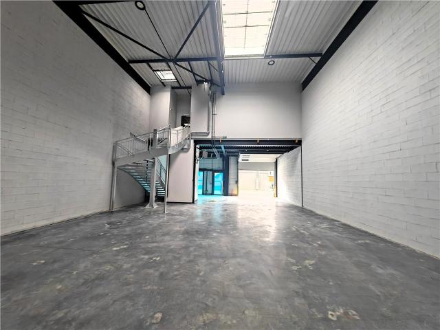 Local Commercial vente à Torcy, Courtry