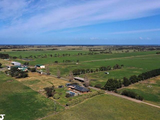 Cottage for sale in Woodside, Shire of Wellington