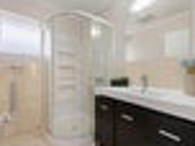Apartment for sale in Royal Oak