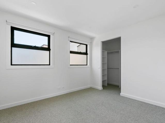 Townhouse for rent in Heidelberg West, Melbourne