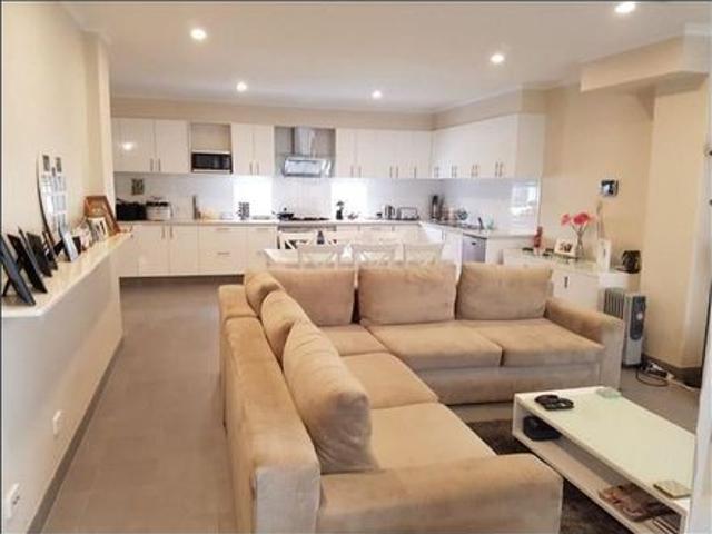 Townhouse for rent in Cockburn, Western Australia