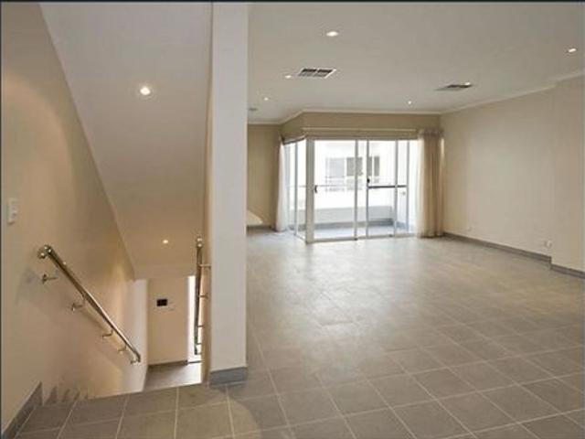 Townhouse for rent in Cockburn, Western Australia