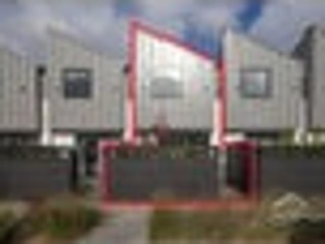 Townhouse for sale in Heathcote, Canterbury