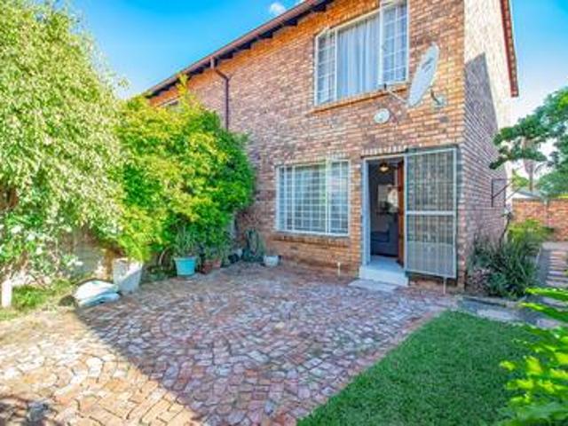 Townhouse for sale in Waterkloof, Gauteng