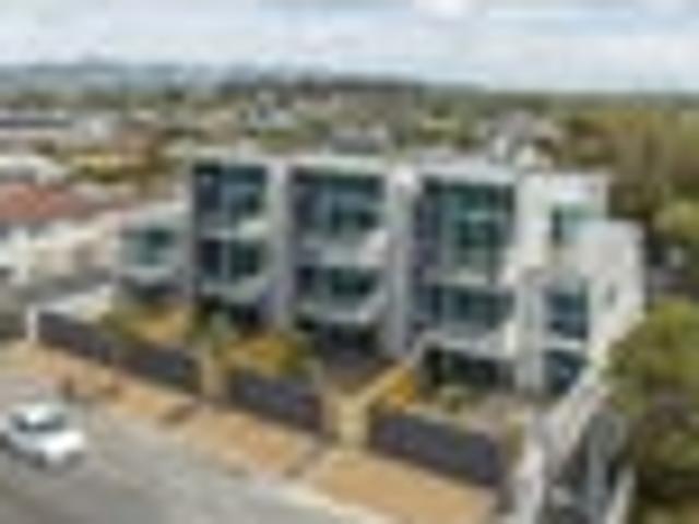 House for sale in Chaslands, Canterbury