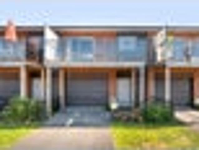 Townhouse for sale in Whitiora