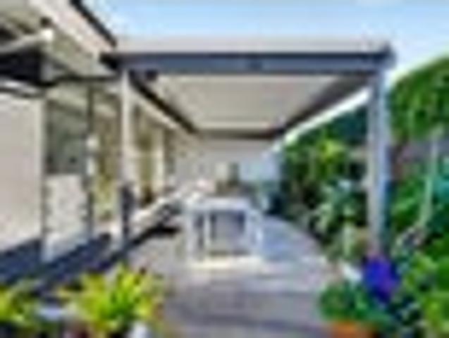 Townhouse for sale in Castor Bay