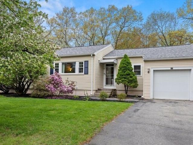 House for sale in Chelmsford, Massachusetts