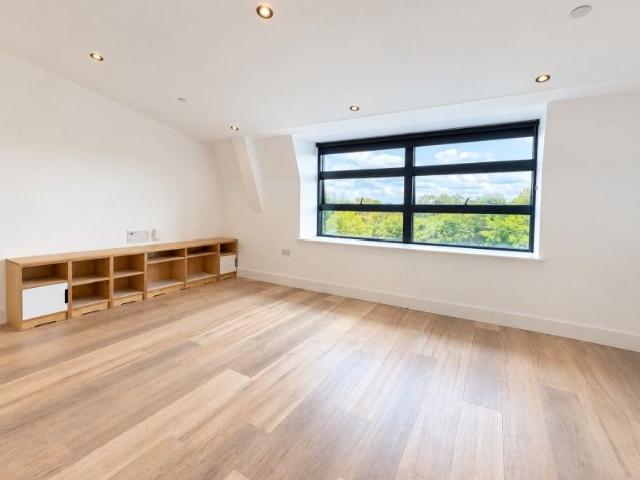 Apartment for rent in Horsell, Woking