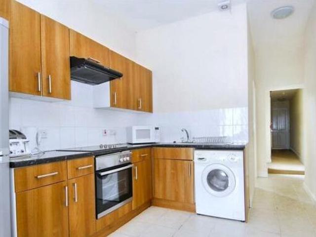 House for rent in Follaton, Strode
