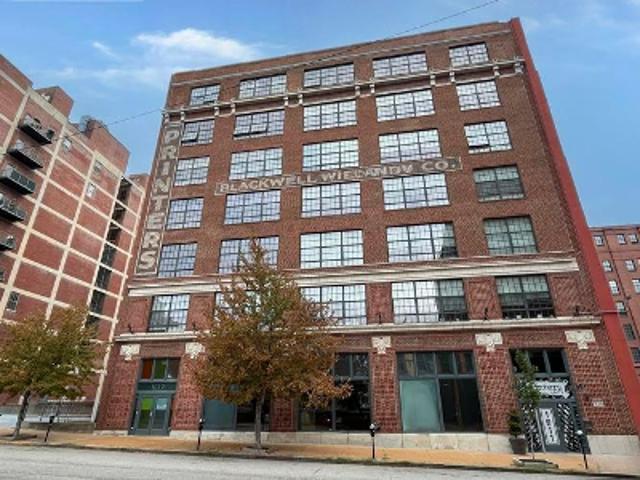 House for sale in Downtown West, Saint Louis