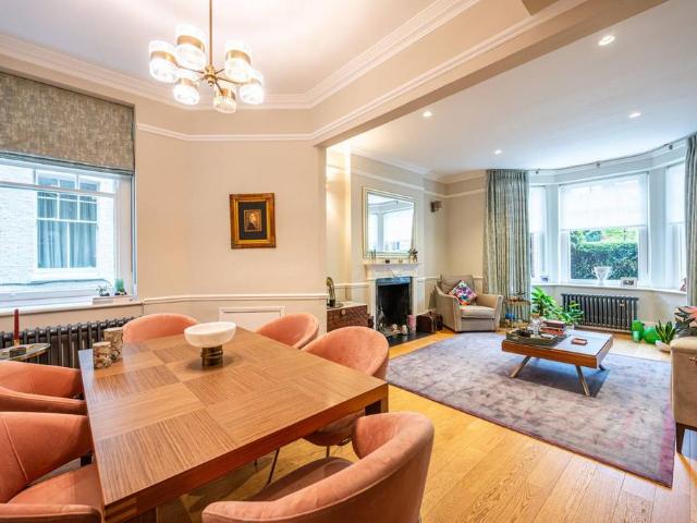 Apartment for rent in Lot's Village, Greater London