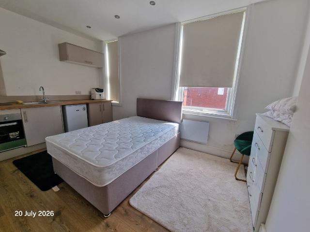 Studio for rent in Holbeck, Beeston Hill