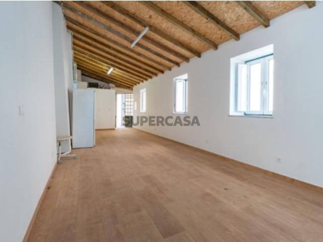 Armazém venda em Lisboa