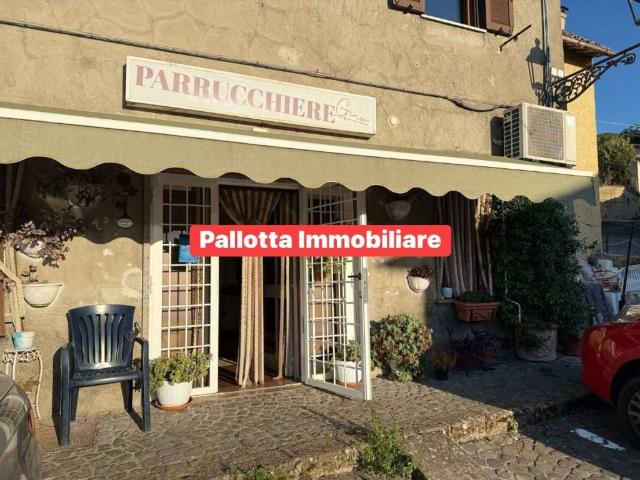 Loft in vendita a Capodimonte, Lazio