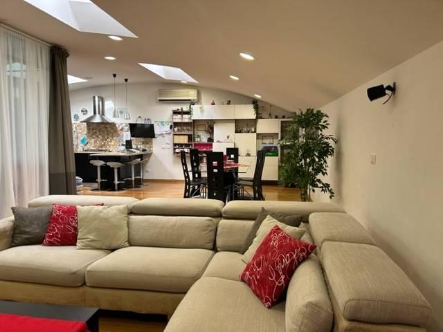 Loft in vendita a Falconara Marittima, Ancona