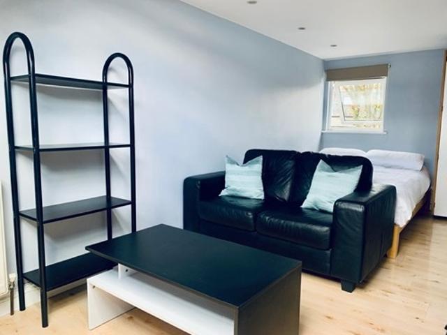 Studio for rent in Shepherd's Bush, Greater London