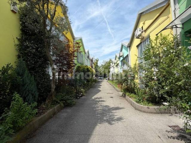 Villa Indipendente in affitto a Municipio 4, Milano