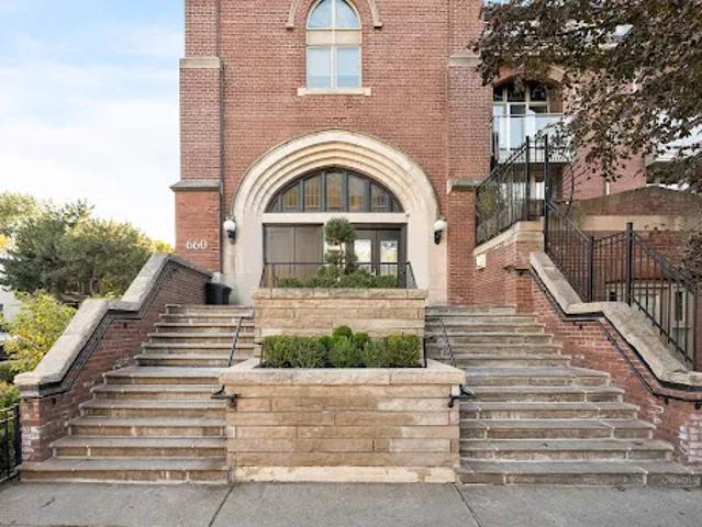 Loft for sale in Toronto, Golden Horseshoe