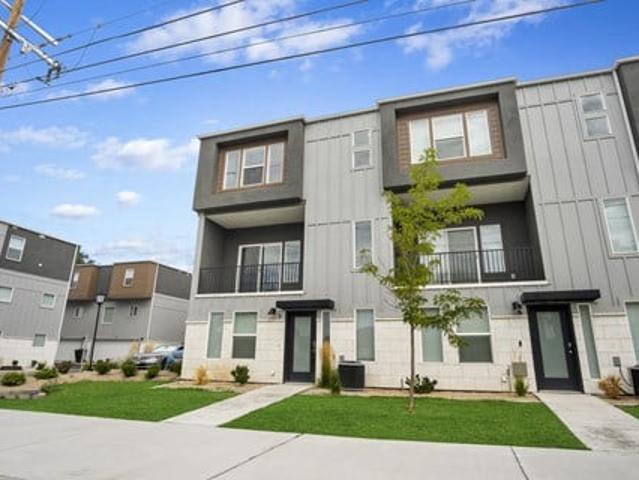 Townhouse for rent in Midvale