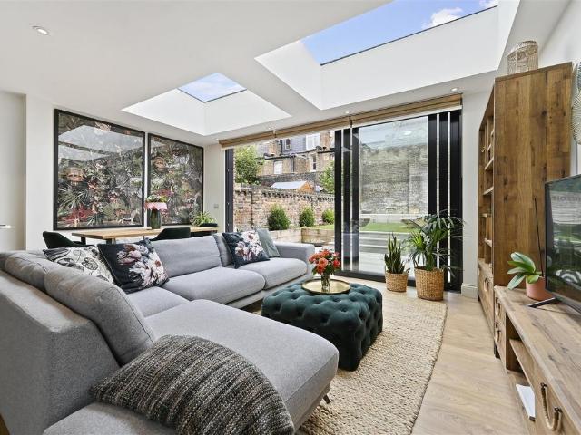 Apartment for rent in London Borough of Hammersmith and Fulham, Greater London