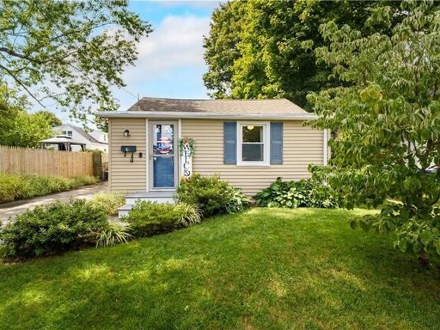 House for sale in Oakland Beach, Warwick