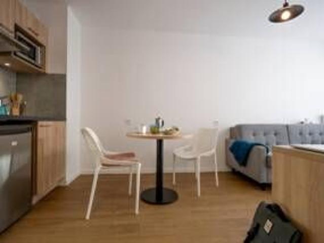 Studio location à France métropolitaine, Clichy