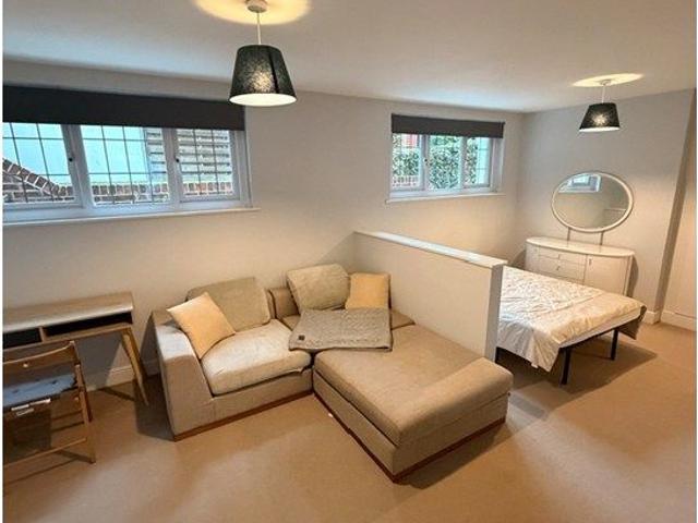 Studio for rent in Elmstead, Greater London