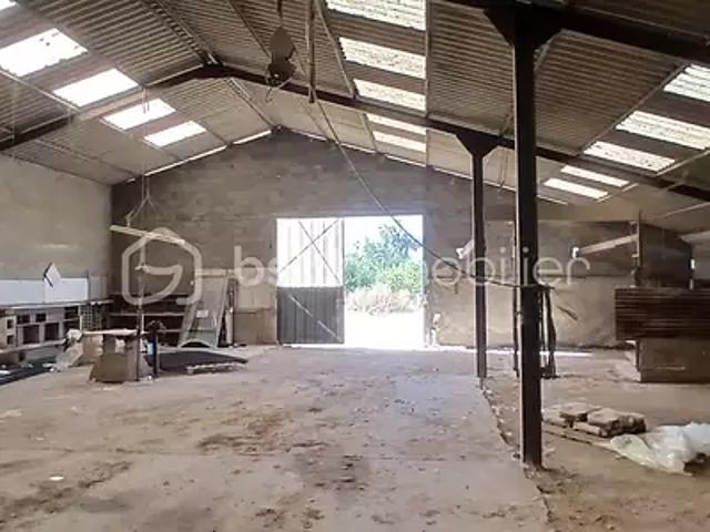 Garage vente à Saint-Jean-d'Angély, Loiré-sur-nie