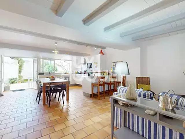 Maison vente à La Rochelle, Loix
