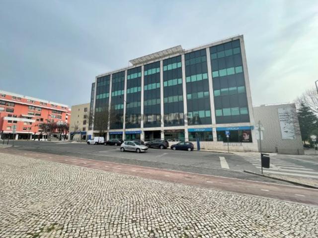 Armazém venda em Lisboa