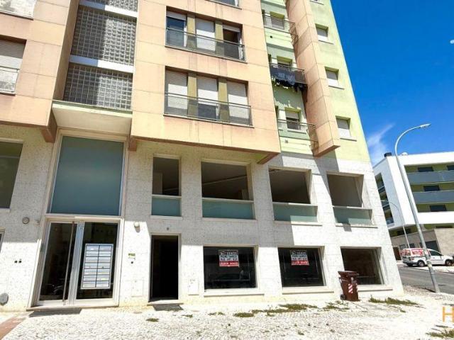 Loja venda em Santiago Dos Velhos, Lisboa