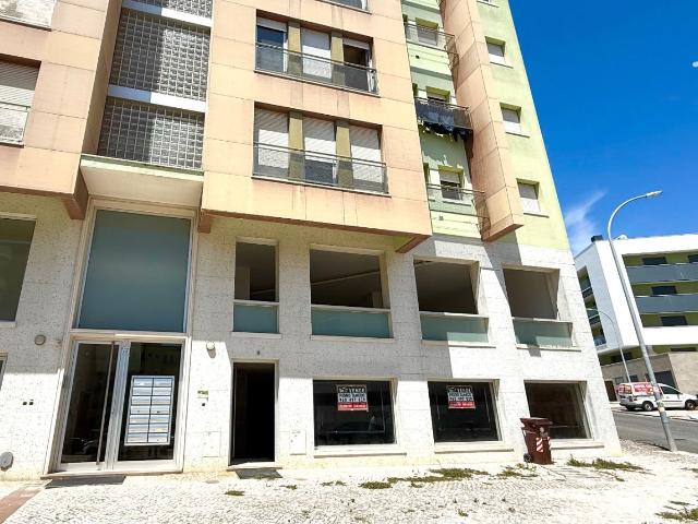Loja venda em Santiago Dos Velhos, Lisboa