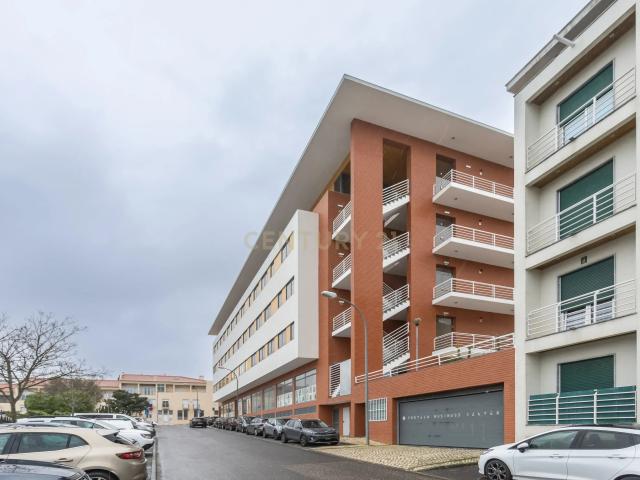 Loja venda em Bairro da Portela, Oeiras