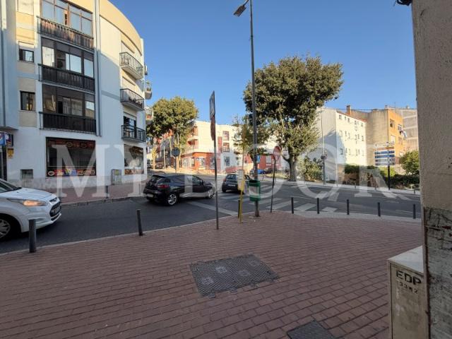 Loja venda em Encosta do Sol, Amadora