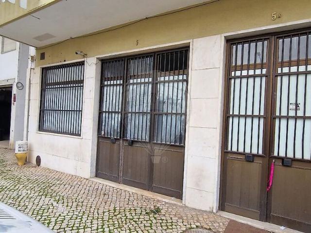 Loja venda em Águas Livres, Amadora