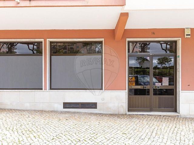 Loja venda em Quinta Grande, Amadora