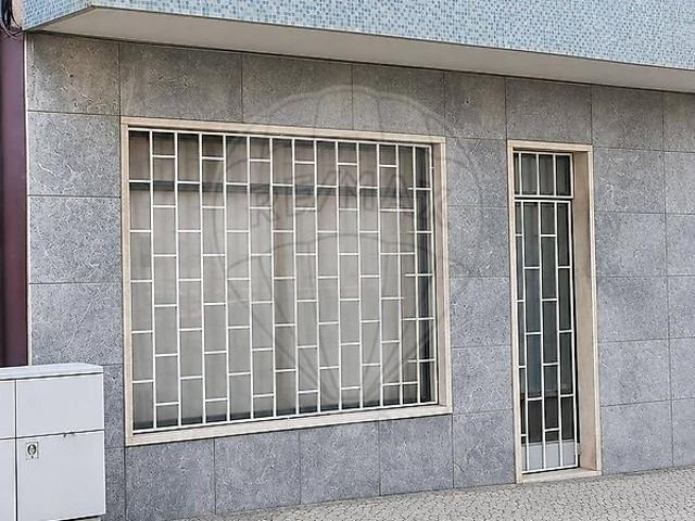 Loja venda em Bairro dos Corticeiros, Seixal