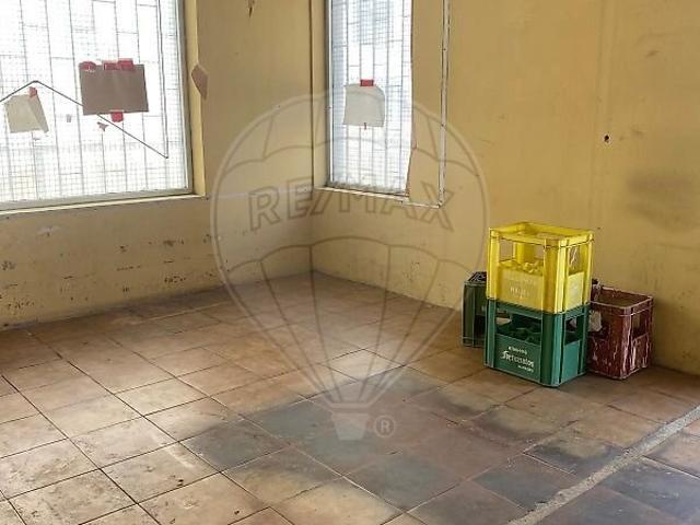 Loja venda em Quinta do Corvo, Santo António da Charneca