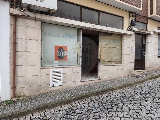 Loja venda em Almacave, Lamego