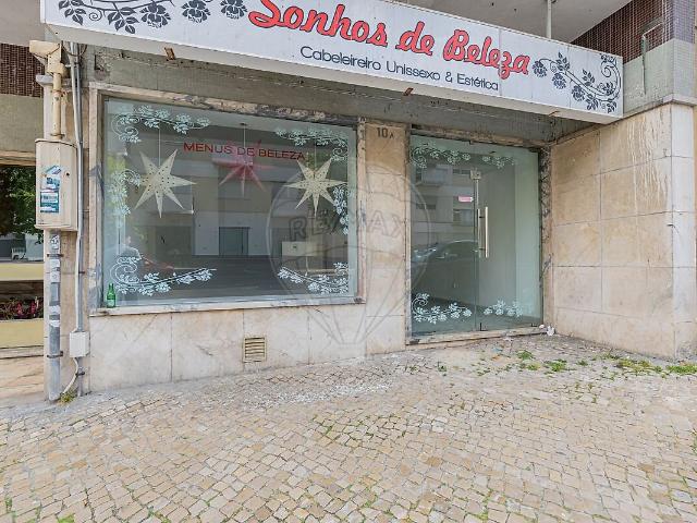 Loja venda em Laranjeiras, Almada
