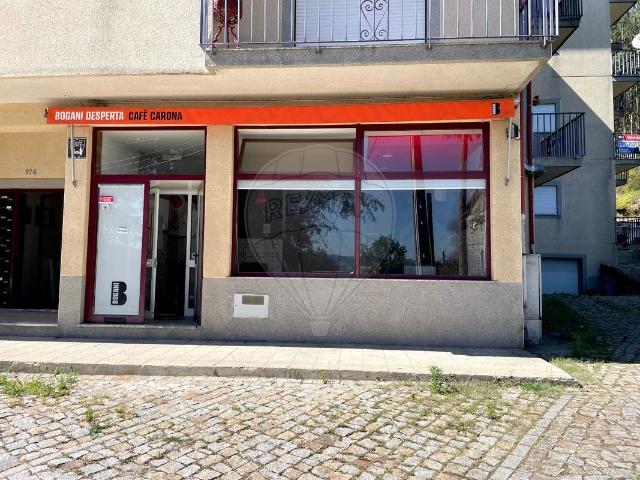 Loja venda em Cernadelo e Lousada (São Miguel e Santa Margarida), Lousada