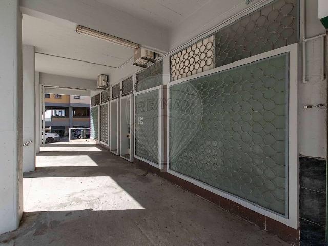 Loja venda em Bairro das Amendoeiras, Lisboa