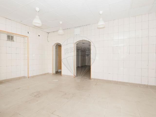 Loja venda em Casal da Mira, Amadora