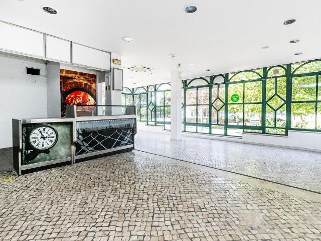 Loja venda em Alto do Lagoal, Oeiras