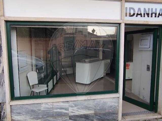 Loja venda em Quinta da Portela, Belas