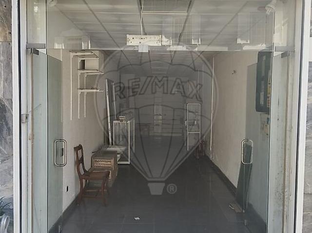 Loja venda em Quinta da Portela, Belas