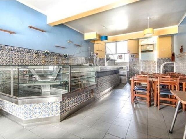 Loja venda em Santiago Dos Velhos, Lisboa