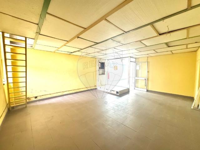 Loja venda em Vialonga, Lisboa