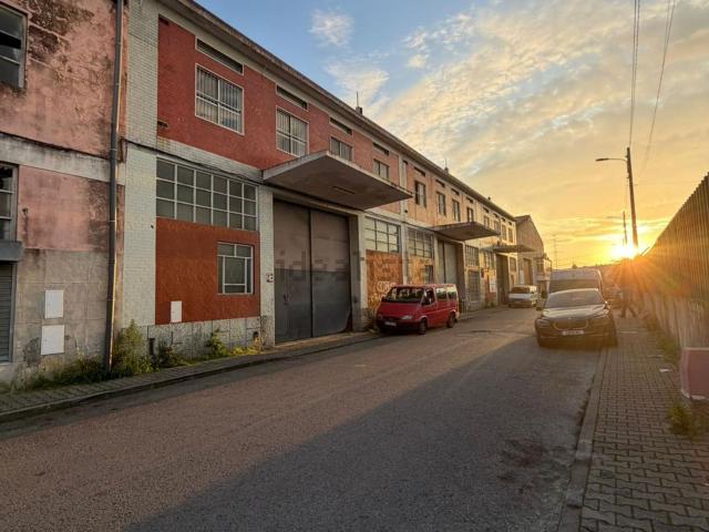 Armazém alugar em Seixal, Setúbal